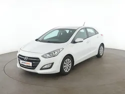 Weiß Gebraucht 2017 Hyundai i30 Trend Limousine | 10.620 € (Fairer Preis)