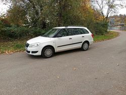 Weiß Gebraucht 2011 Skoda Fabia Kombi | 2.600 € (Guter Preis)