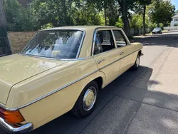 Gelb Gebraucht 1976 Mercedes W115 Limousine | 14.300 €