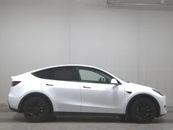 Weiss Gebraucht 2022 Tesla Model Y Long Range AWD SUV | 35.980 € (Fairer Preis)