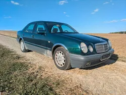 Grün Gebraucht 1995 Mercedes E320 Elegance Limousine | 1.950 €