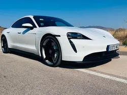 Weiß Gebraucht 2021 Porsche Taycan 4S Limousine | 73.500 € (Teuer)