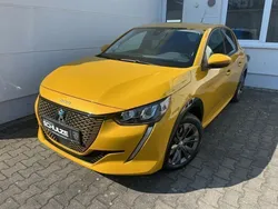 Gelb Gebraucht 2021 Peugeot e-208 Allure Kleinwagen | 15.200 € (Fairer Preis)