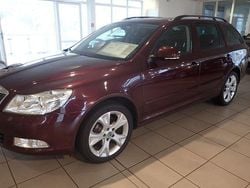 Rot Gebraucht 2013 Skoda Octavia Elegance Kombi | 10.990 € (Etwas zu teuer)