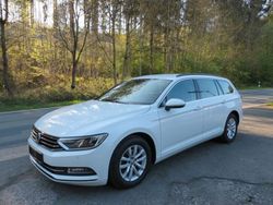 Weiß metallic Gebraucht 2017 VW Passat Comfortline Kombi | 12.999 € (Fairer Preis)