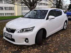Weiß Gebraucht 2012 Lexus CT200h Dynamic Line Limousine | 14.450 €