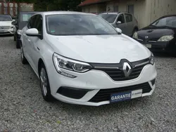 Weiß Gebraucht 2017 Renault Mégane IV Play Limousine | 11.990 € (Fairer Preis)