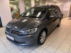 Grau Gebraucht 2016 VW Touran Comfortline Van / Kleinbus | 22.400 € (Teuer)