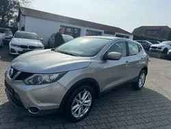 Silber Gebraucht 2014 Nissan Qashqai Acenta SUV | 12.990 € (Etwas zu teuer)