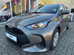 Manganbronze metallic Gebraucht 2023 Toyota Yaris Comfort Kleinwagen | 17.550 € (Fairer Preis)