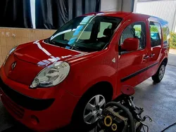 Rot Gebraucht 2011 Renault Kangoo Van / Kleinbus | 5.900 € (Fairer Preis)