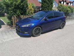 Blau Gebraucht 2016 Ford Focus ST Limousine | 13.500 € (Guter Preis)