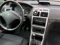 Rot Gebraucht 2006 Peugeot 307 Limousine | 890 €