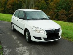 Weiß Gebraucht 2011 Skoda Fabia Kleinwagen | 1.650 € (Guter Preis)