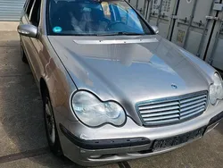 Silber Gebraucht 2003 Mercedes C220 Kombi | 1.300 €