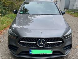 Grau Gebraucht 2019 Mercedes B200 AMG line Van / Kleinbus | 23.950 € (Fairer Preis)