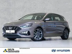 Silky bronze / met Gebraucht 2022 Hyundai i30 Trend Limousine | 13.480 € (Fairer Preis)