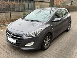 Grau Gebraucht 2015 Hyundai i30 Style Limousine | 8.300 € (Guter Preis)