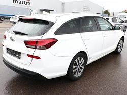 Polar white polar white Gebraucht 2017 Hyundai i30 Kombi | 15.189 € (Teuer)