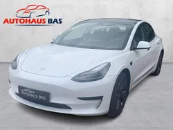 Weiß Gebraucht 2022 Tesla Model 3 Standard Range Limousine | 27.450 € (Superpreis)