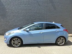 Blau Gebraucht 2016 Hyundai i30 Premium Limousine | 14.598 € (Fairer Preis)