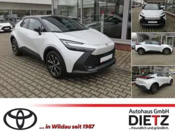 Platinum white pearl mc (089)/ Neu 2025 Toyota C-HR Team SUV | 39.869 € (Etwas zu teuer)