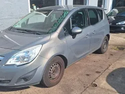 Braun Gebraucht 2011 Opel Meriva Design Edition Van / Kleinbus | 5.500 € (Fairer Preis)