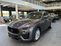 Grau Gebraucht 2021 Maserati Levante SUV | 69.980 € (Etwas zu teuer)