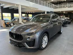 Grau Gebraucht 2021 Maserati Levante SUV | 73.900 € (Teuer)
