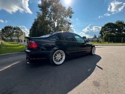 Schwarz Gebraucht 2005 BMW 330 Lifestyle Kombi | 7.000 €