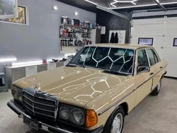 Beige Gebraucht 1981 Mercedes E240 Limousine | 11.900 €