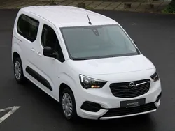 Weiß Gebraucht 2021 Opel Combo Life Edition Van / Kleinbus | 15.990 € (Guter Preis)