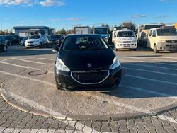 Schwarz Gebraucht 2014 Peugeot 208 Active Kleinwagen | 4.500 € (Fairer Preis)