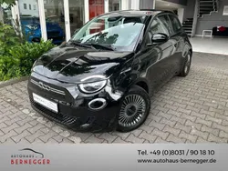 Schwarz (schwarz) Gebraucht 2022 Fiat 500e Icon Kleinwagen | 17.950 € (Fairer Preis)