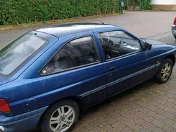 Blau Gebraucht 1994 Ford Escort Limousine | 400 €