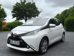 Weiß Gebraucht 2017 Toyota Aygo Kleinwagen | 7.399 € (Fairer Preis)
