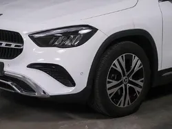Polarweiß Gebraucht 2024 Mercedes GLA220 SUV | 43.989 € (Superpreis)