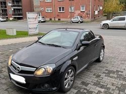 Schwarz Gebraucht 2005 Opel Tigra Cosmo Cabrio | 2.600 € (Fairer Preis)