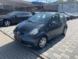 Grau Gebraucht 2006 Toyota Aygo City Kleinwagen | 2.700 € (Fairer Preis)