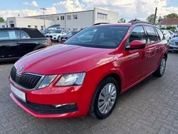 Rot Gebraucht 2018 Skoda Octavia Ambition Kombi | 12.990 € (Fairer Preis)
