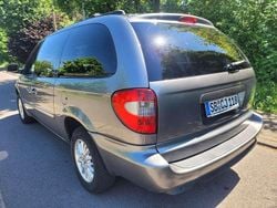 Grau Gebraucht 2006 Chrysler Voyager Van / Kleinbus | 2.400 € (Fairer Preis)