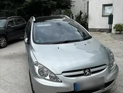 Grau Gebraucht 2004 Peugeot 307 Kombi | 1.100 €