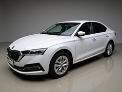 Weiß Gebraucht 2021 Skoda Octavia Ambition Limousine | 21.650 € (Fairer Preis)