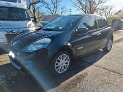 Schwarz Gebraucht 2010 Renault Clio II Luxe Limousine | 3.999 € (Superpreis)
