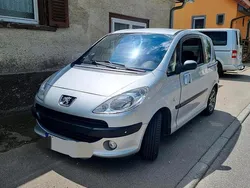 Silber Gebraucht 2008 Peugeot 1007 Kleinwagen | 1.800 €