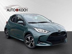 Grün Neu 2025 Toyota Yaris Hybrid Limousine | 24.940 € (Superpreis)