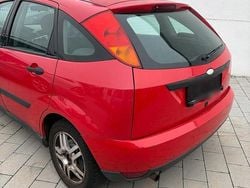 Rot Gebraucht 2001 Ford Focus Kleinwagen | 800 € (Fairer Preis)