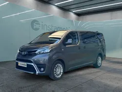 Grau Gebraucht 2024 Toyota Proace Verso Kombi | 41.379 € (Fairer Preis)