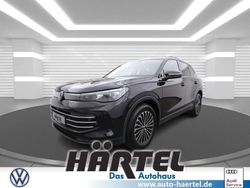 Deep black perleffekt, pearl effect Gebraucht 2024 VW Tiguan Elegance SUV | 36.500 € (Fairer Preis)