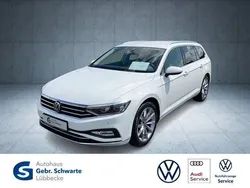 Weiß Gebraucht 2023 VW Passat Elegance Kombi | 32.190 € (Etwas zu teuer)